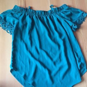 Off shoulder top!!